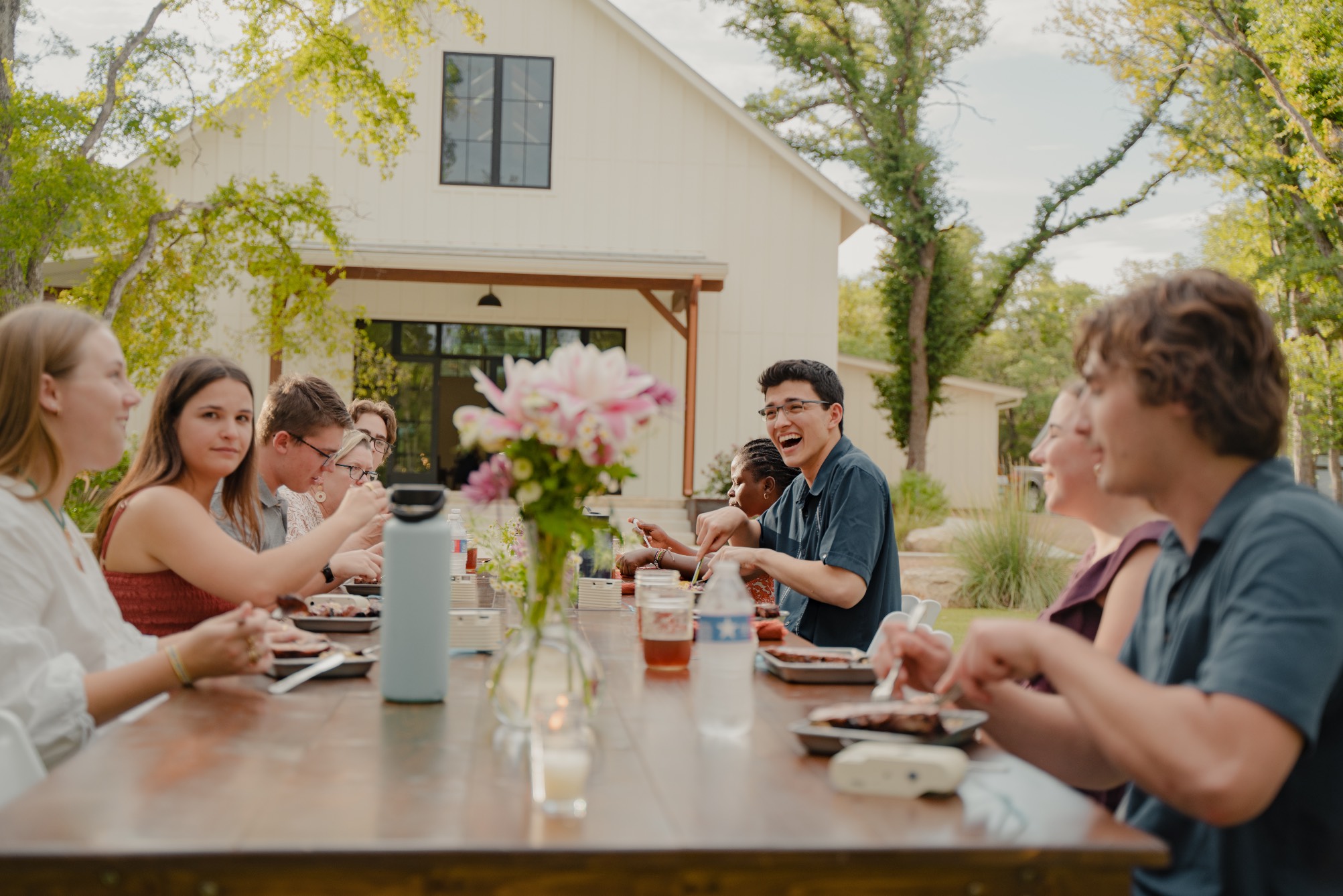 LeapYear students and mentors sharing a meal outdoors